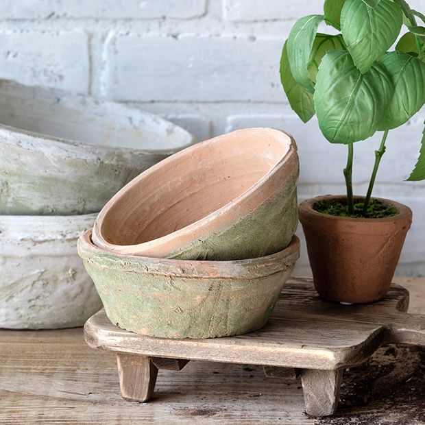 https://www.antiquefarmhouse.com/media/catalog/product/cache/87f7a85cd0f3ed2c3dff34ce326cd3a5/a/g/aged-terra-cotta-planter-bowl-6-inch_1_1.jpg